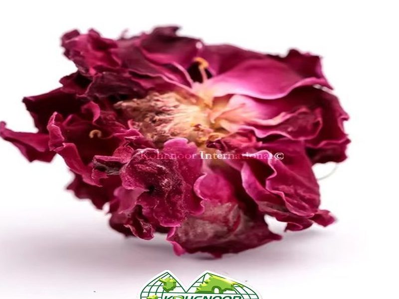 Whole dried rose buds for premium tea blending